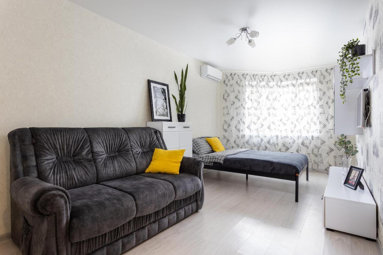 0131 Apartment Near Zhulyany Airport New Complex Kiev Exteriör bild